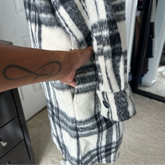 STEVE MADDEN LONG BUTTON UP FRONT POCKET SHIRT JACKET - Picture 11 of 15